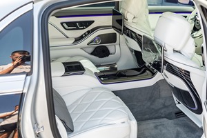 รถยนต์เมอร์เซเดส-เบนซ์ เมย์บัค เอส 580 4MATIC ปี 2023 รุ่นซีดาน พร้อมหลังคาซันรูฟแบบพาโนรามา กล้องมองหลัง 360 องศา เบาะหนัง เกียร์อัตโนมัติ - Product Image 5