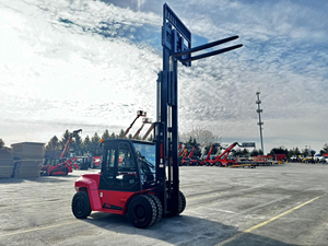 Chariot élévateur diesel 8 tonnes 4x4 à quatre roues motrices petit tout terrain nouveau moteur de chariot élévateur pour les ateliers de réparation de machines de vente au détail - Product Image 5