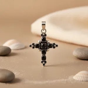 Pendentif Croix Chrétienne Plaqué Platine et Rhodium pour Femme - Design Tendance Or Rose - Product Image 2