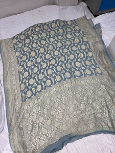 Sari en soie de chiffon Khaddi Georgette fait main, tissage artisanal Banarasi, motif géométrique moderne, qualité supérieure, sari festif pour elle - Product Image 5
