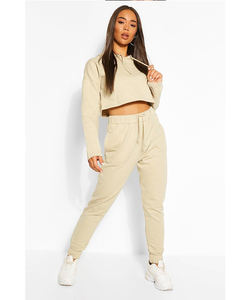 Sweat à capuche surdimensionné décontracté pour femmes et haut court à motif solide tenue au genou 2 pièces avec pantalon long au-dessus du genou et survêtement de survêtement - Product Image 2