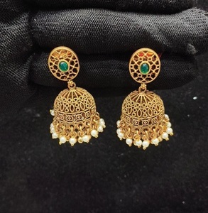 Pendientes Elegantes de Primera Calidad Chapados en Oro con Acabado Antiguo de Aspecto Tradicional, Colecciones para Bodas para Mujeres y Niñas - Product Image 2