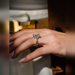 Anillo de Compromiso con Diamante Cultivado en Laboratorio, Corte Radiante, Oro de 10K, 14K, 18K, Platino, Plata, Engaste de Vástago Dividido, Proveedor de Joyería Nupcial - Product Image 3