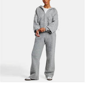 Survêtement élégant à fermeture éclair avec un design ajusté et un survêtement à fermeture éclair en tissu doux - Product Image 1