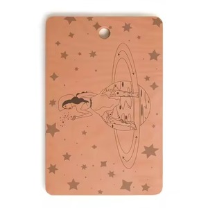 Élégante planche à découper imprimée en bois avec des designs uniques ajoutant du charme et un attrait esthétique à chaque espace de cuisine - Product Image 1