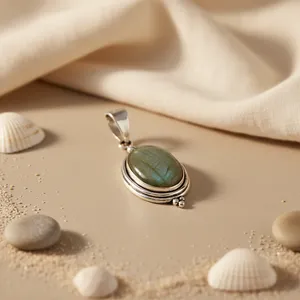 Pendentif ovale en argent 925 et or 14 carats rhodié pour femme, orné de pierre de labradorite et de moissanite géométrique en forme de voiture d'eau douce - Product Image 3