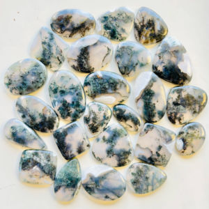 Lote de piedras preciosas sueltas de cabujón de ágata de musgo Natural de grado AAA para la fabricación de joyas con formas y tamaños mixtos ASHU GEMS de Rajasthan - Product Image 1