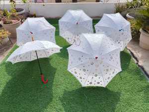 Élevez votre journée spéciale avec l'exquis parapluie de décoration de mariage en dentelle victorienne en coton fabriqué à la main - Product Image 2
