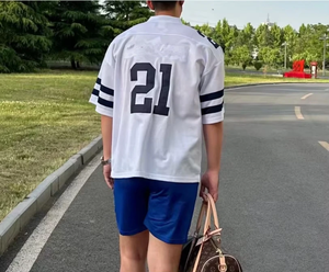 เสื้อยืดทรงบ็อกซี่ ผ้าเจอร์ซีย์ 180 กรัม ทรงหลวม ระบายอากาศ น้ำหนักเบา แห้งเร็ว รับสกรีนโลโก้ตามแบบ OEM - Product Image 5