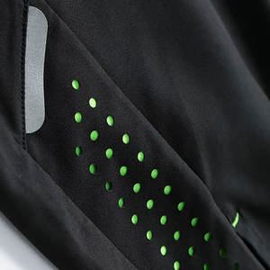 Pantalones cortos de gimnasio de verano con logotipo personalizado para hombre, pantalones cortos de chándal de estilo callejero con patrón medio sólido, diseño de malla para deportes de natación en la playa - Product Image 6