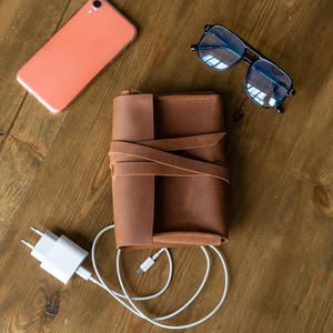 Étui à cordon en cuir personnalisé Chargeur en cuir Roll Up Tech Organizer Câble de voyage Cordon personnalisé LCH-0029 - Product Image 1