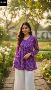 Imprimé indien décontracté et de festival en Georgette pure avec motif fantaisie intérieur Kurta court avec imprimé Bandhani pour un usage régulier - Product Image 2