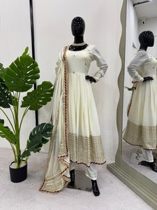 Hermoso Vestido de Fiesta con Pent y Dupatta con Bordado de Hilo y Lentejuelas - Product Image 2