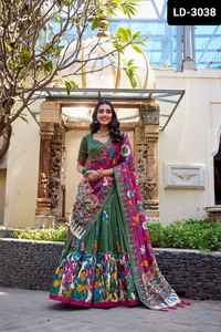 Les dernières femmes portent Tasar Silk Lehenga Choli avec Kalamkari Print With Foil Work with Printed Gotta Patti Lace Border Dupatta - Product Image 3