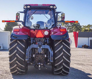 Nuevo tractor Case IH Magnum 310 avanzado con características de agricultura de precisión, motor de bajo consumo y sistema hidráulico de alto rendimiento - Product Image 4