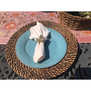Rond de serviette en métal fait à la main Vaisselle Accessoires décoratifs Conception de feuille d'érable Rond de serviette en or royal fait à la main - Product Image 2