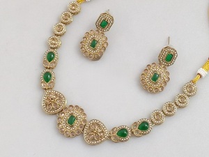 Encantador conjunto de Collar chapado en oro de primera calidad con elegantes pendientes para ropa de fiesta de boda hecho de latón para mujer - Product Image 2