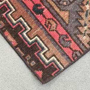 Tapis turc 1x2,9 pieds, petit tapis vintage, tapis en laine à carreaux rouge brun - Product Image 4