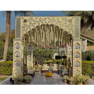 Mariages en plein air Style Jharokha Miroir Mandap Tendance Destination Événements Piliers en bois Mandapam Décorations personnalisées Configuration - Product Image 1