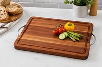 Planche à découper en bois d'acacia avec poignées métalliques et rainure pour les jus, pour servir viande, pain et fromage dans la cuisine