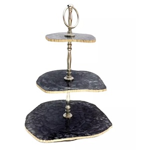 Plateau de présentation décoratif à dessert en résine à 3 niveaux pour les fêtes, les mariages et la présentation de thé - Product Image 1