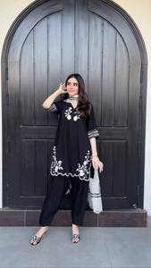 Traje Salwar Kameez Farsi de Diseñador, Muy de Moda, de Tres Piezas, con Bordado, Interior de Crepé Francés, Moderno, de Secado Rápido, para Mujer - Product Image 3
