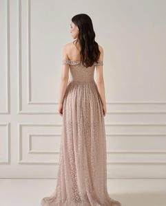 Robe de soirée longue pastel nue à épaules dénudées avec design élégant en dentelle de qualité supérieure fabriquée au Vietnam - Product Image 2