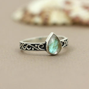 Bague en labradorite au design classique, forme poire 6x9mm, argent sterling 925, pierre précieuse artisanale, bijou minimaliste, bohème - Product Image 6