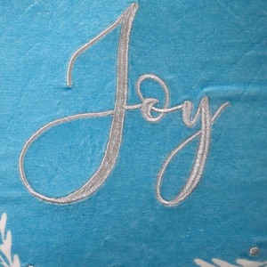 Housse de coussin décorative en tissu velours avec broderie pour Noël - Product Image 4