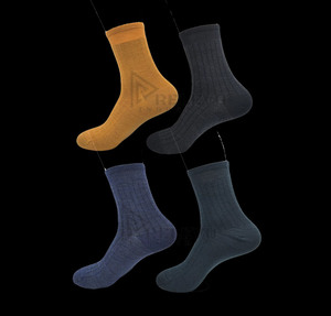 Chaussettes pour hommes confortables, respirantes et écologiques, de haute qualité, fabriquées en Spandex/Nylon, style uni à motif rayé, plusieurs couleurs - Product Image 5