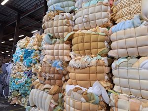 Vente chaude Déchets de mousse PU Recyclés Polyuréthane Éponge Mousse Meubles Coussin Déchets en Balles Prix de gros Usine - Product Image 5