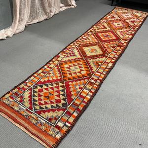 Tapis de 2,7 x 12,4 pieds, tapis turc vintage, tapis en laine rouge orange à pois - Product Image 5