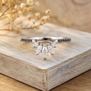 Bague Courbe Romantique en Or Massif 14K avec Diamant Noir de Laboratoire Taille Marquise 0,63 Carat E-F VS, Sertie à Griffes, Cadeau de Mariage - Product Image 3