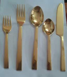 Cuillère à couverts en métal design classique avec long manche pour les mariages - Product Image 1