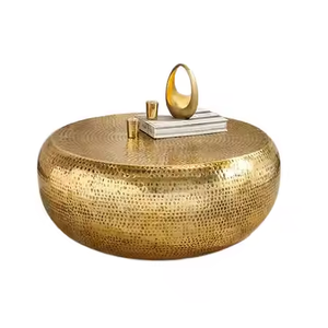 Mesa de centro de muebles de forma redonda de diseño estándar Mesa de centro de aluminio de color dorado martillado de Azora Industries - Product Image 2