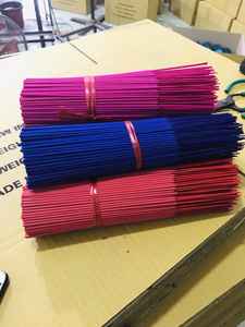 Vente directe d'usine de boîtes de contenu de poudre de graines de bois de bâton d'encens brut de couleur non parfumée pour diffuseur d'aromathérapie à usage religieux - Product Image 6