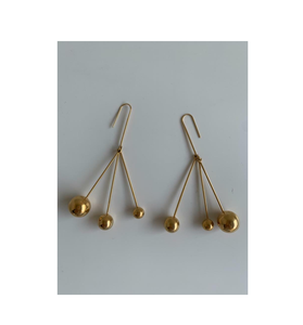 Boucle d'oreille en laiton cerceau dernière boule de qualité conception suspendue bijoux en laiton de haute qualité couleur or pour cadeau de fête vente chaude - Product Image 2