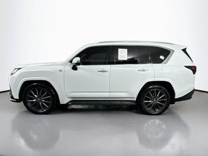 Un Excelente SUV Crossover Usado LX 600 F SPORT HANDLINE 2023 con Tracción en las Cuatro Ruedas - Product Image 6