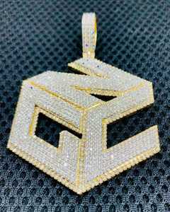 Dijes de Letra Inicial con Corona Clásica, Chapados en Oro Amarillo de 18K, Moissanita de Corte de 4 Quilates, Estilo Hip Hop para Niños - Product Image 3