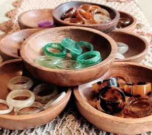 Anneaux en résine acrylique, forme ronde, faits à la main, anneaux d'amour, bijoux de fête pour femmes, vente en gros au meilleur prix - Product Image 1