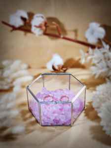 Boîte à bijoux en verre de forme hexagonale de la meilleure qualité avec cadre en argent, parfaite pour ranger bagues, colliers et accessoires fins - Product Image 6