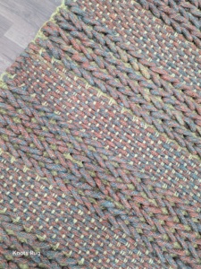 Alfombra Multicolor Redonda Hecha a Mano Hermoso Patrón Abstracto Tamaño Personalizable Disponible en Rojo y Multicolor - Product Image 4