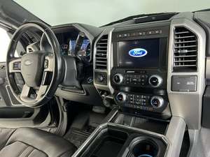 Ford F-450 Super Duty Platinum Crew Cab LB DR W 4WD 2020 / Disponible à la vente avec faible kilométrage, moteur diesel, véhicule d'occasion en excellent état - Product Image 6