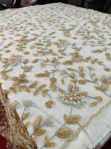 Tissu en dentelle brodée bleu clair de luxe avec applique florale rose 3D et perles tissées pour accessoires - Product Image 6