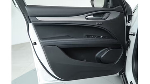 2025 Alfa Romeo Stelvio Sprint soigneusement utilisé AWD Turbo moteur boîte de vitesses automatique R18 pneus cuir ACC alliage d'aluminium électrique - Product Image 6