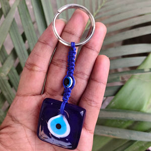 Llavero de Cristal Azul con Ojo Turco, Amuleto Cuadrado Hecho a Mano, Amuleto de Ojo Turco - Product Image 3