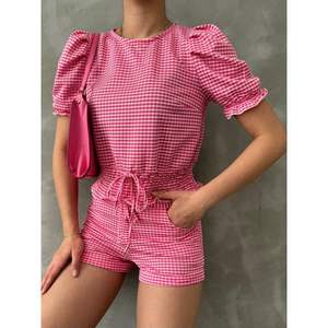 Shorts mini fuchsia pour femmes Topshow, options de vente en gros disponibles - Product Image 4