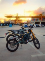 En stock Nouvelle moto électrique tout-terrain ultra bee 2026 24,5 kW noire