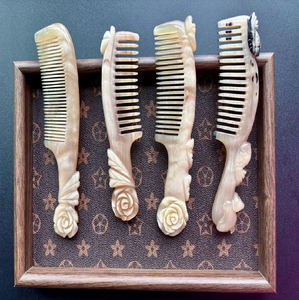 Peignes en corne de buffle à dents larges. Excellent pour le démêlage et le massage du cuir chevelu. Différentes couleurs, disponibles au prix de gros. - Product Image 3