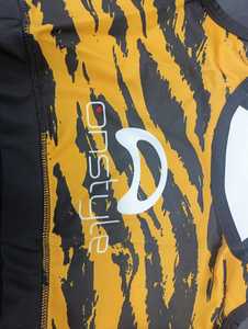 ชุดออกกำลังกายผู้หญิง 2 ชิ้น เสื้อชั้นในกีฬาและกางเกงเลกกิ้ง แบบเรียบ สีพื้น พิมพ์ลายด้านหน้า ระบายอากาศได้ดี แห้งเร็ว เป็นมิตรกับสิ่งแวดล้อม เหมาะสำหรับออกกำลังกายที่ยิม - Product Image 3